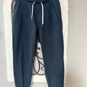 Vuori meta navy Joggers with White Drawstring